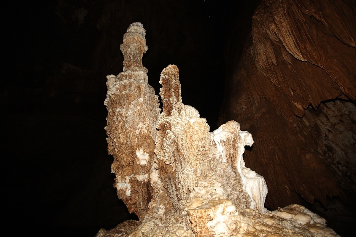 清远市牛鼻岩洞探秘