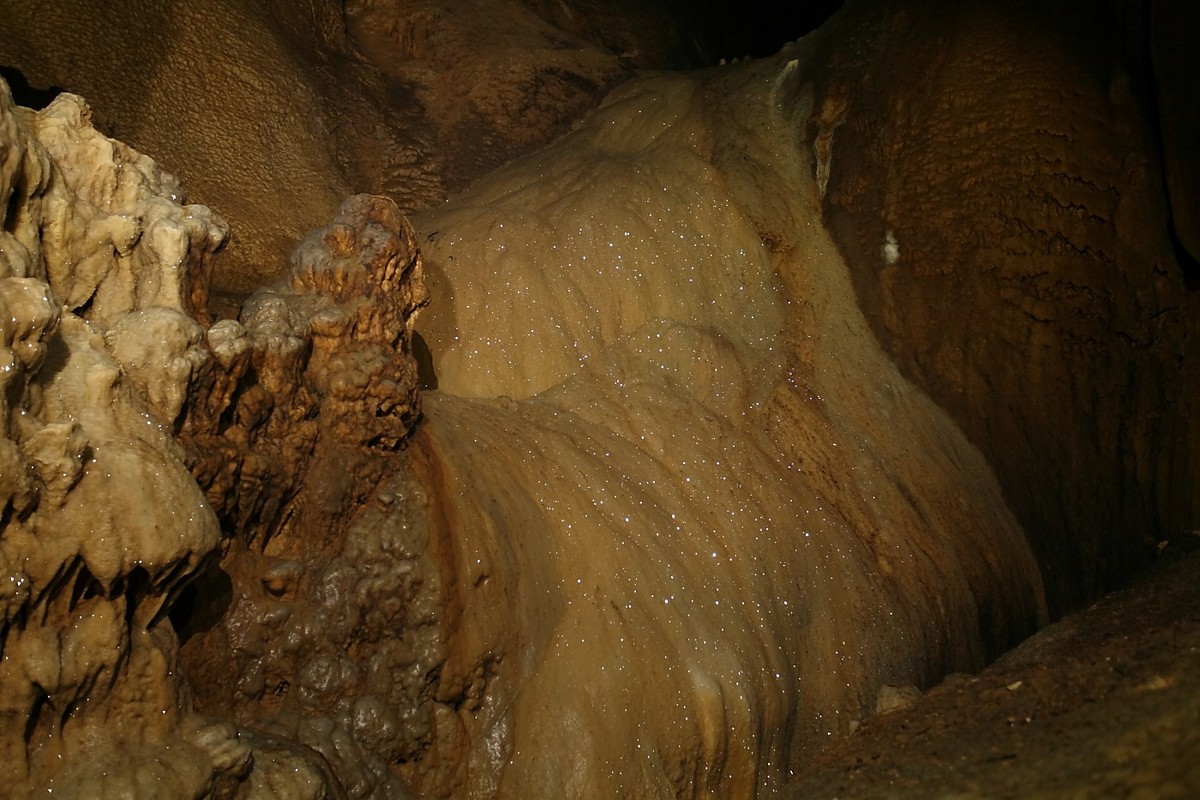 清远市牛鼻岩洞探秘