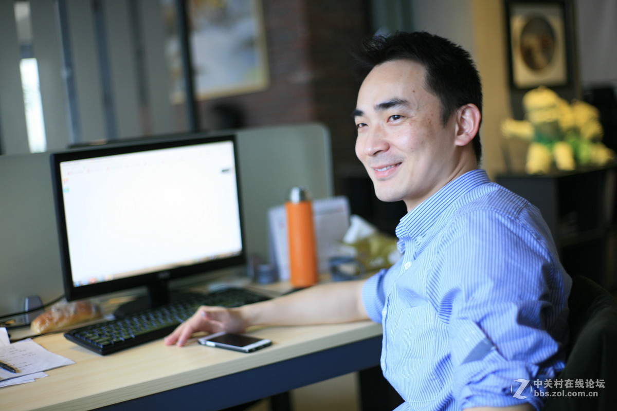 上些人像，2.2光圈在全幅下已经不肉了，残幅还是2.8吧