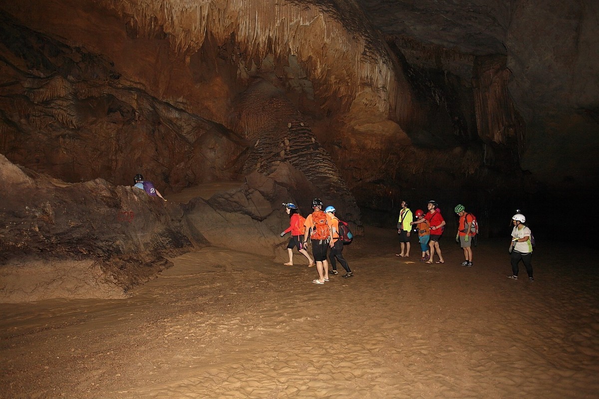 清远市牛鼻岩洞探秘