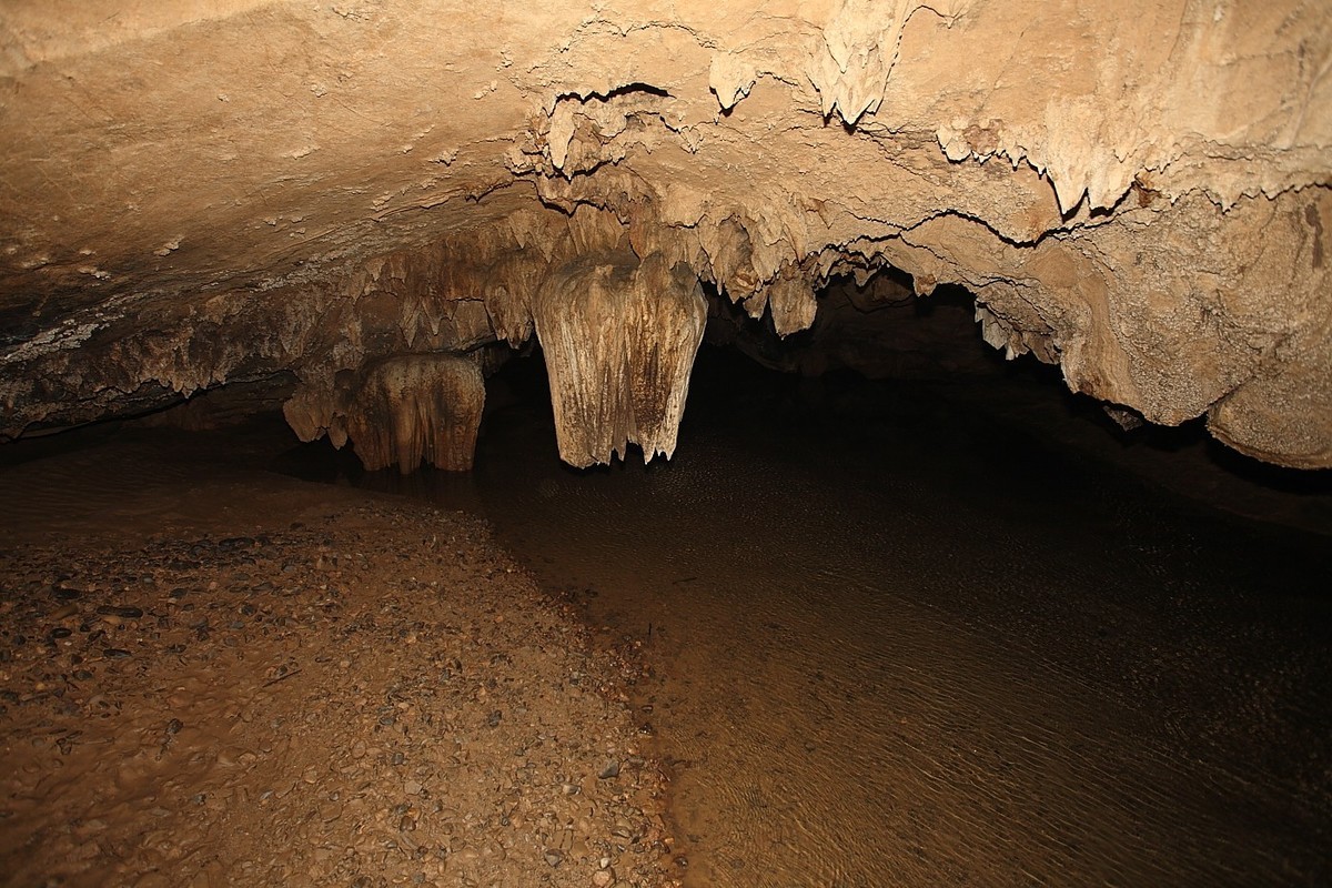 清远市牛鼻岩洞探秘