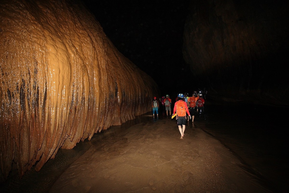 清远市牛鼻岩洞探秘