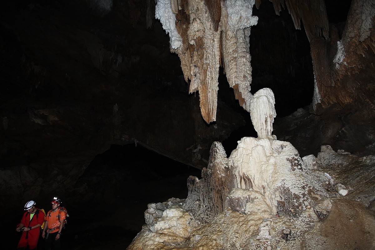 清远市牛鼻岩洞探秘