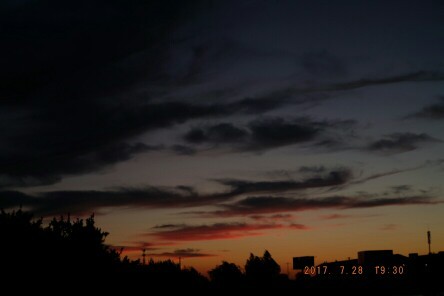 天然泼墨风景画