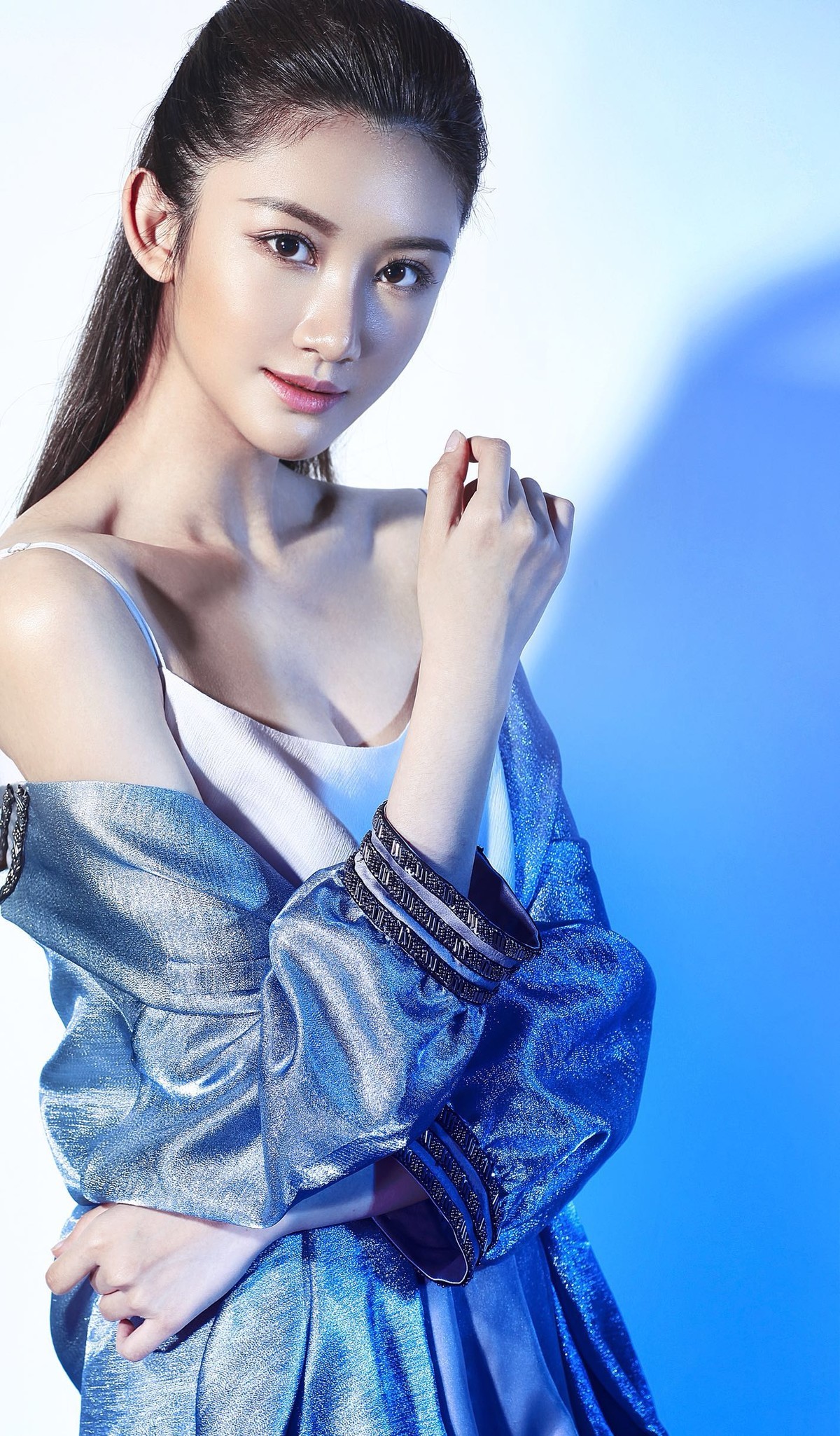 演员林沁园宣传照