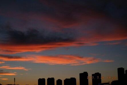 天然泼墨风景画