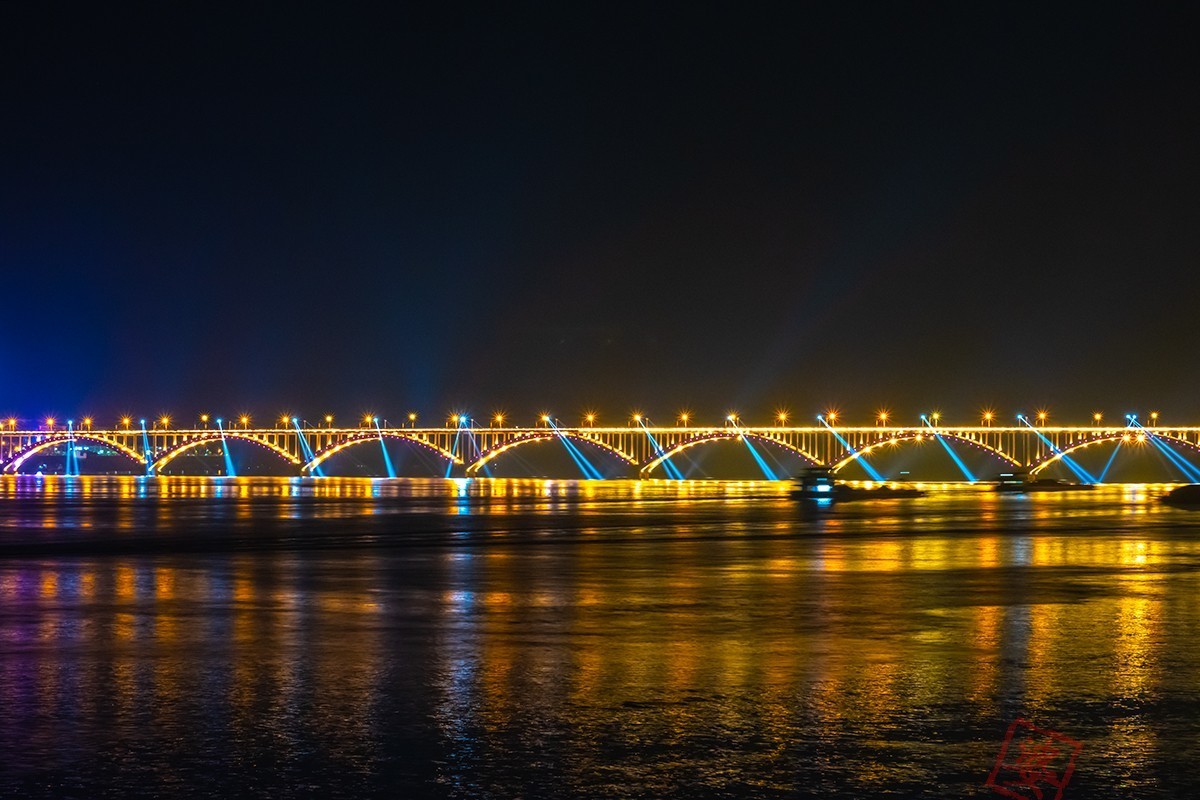 西江大桥灯光秀