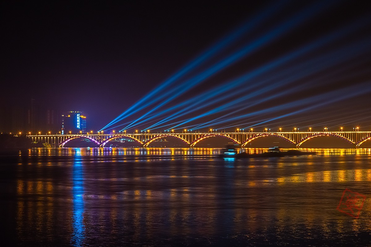 西江大桥灯光秀