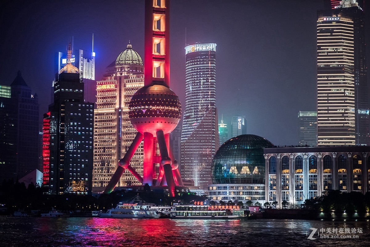 手持夜拍上海外滩