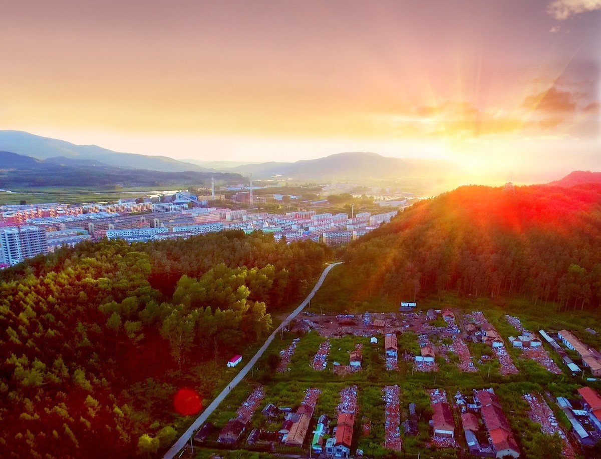 夕阳辉映下的南岔