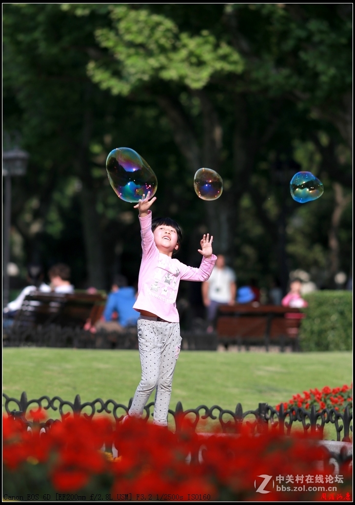 小女儿与肥皂泡