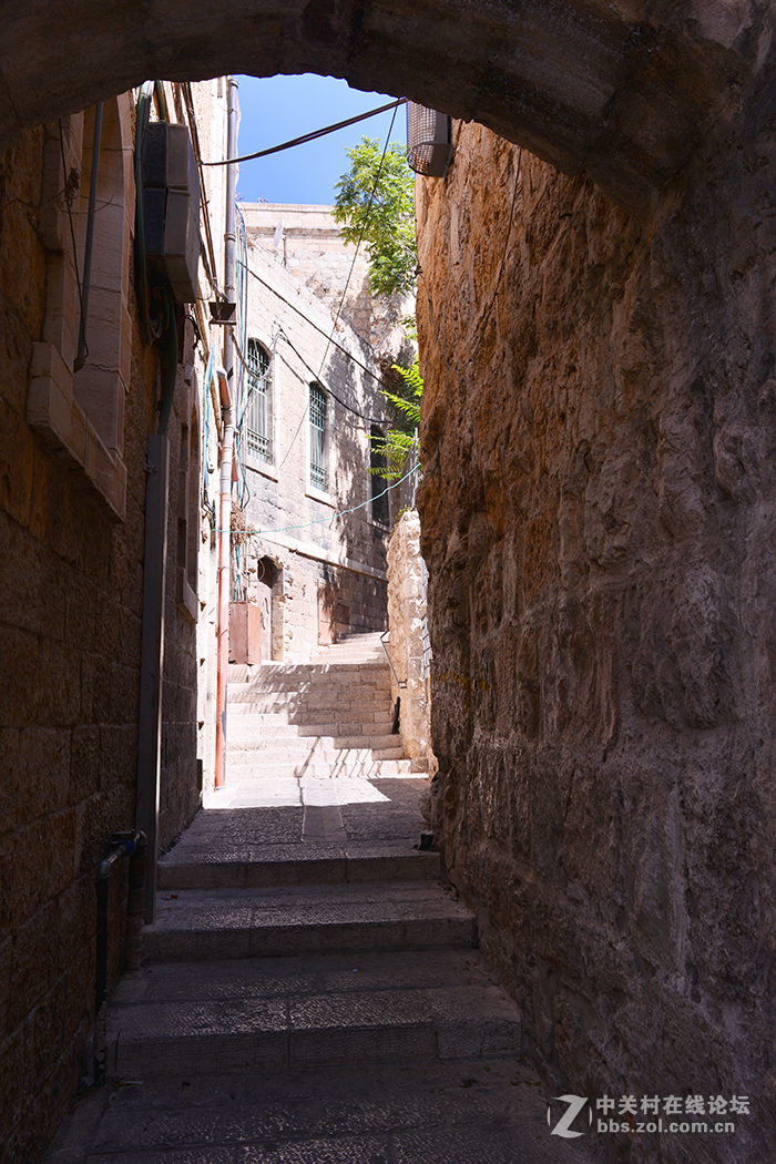 以色列旅游（11）-------耶稣背十字架走过的路（苦路）