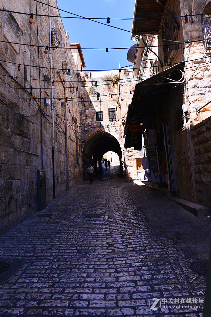 以色列旅游（11）-------耶稣背十字架走过的路（苦路）