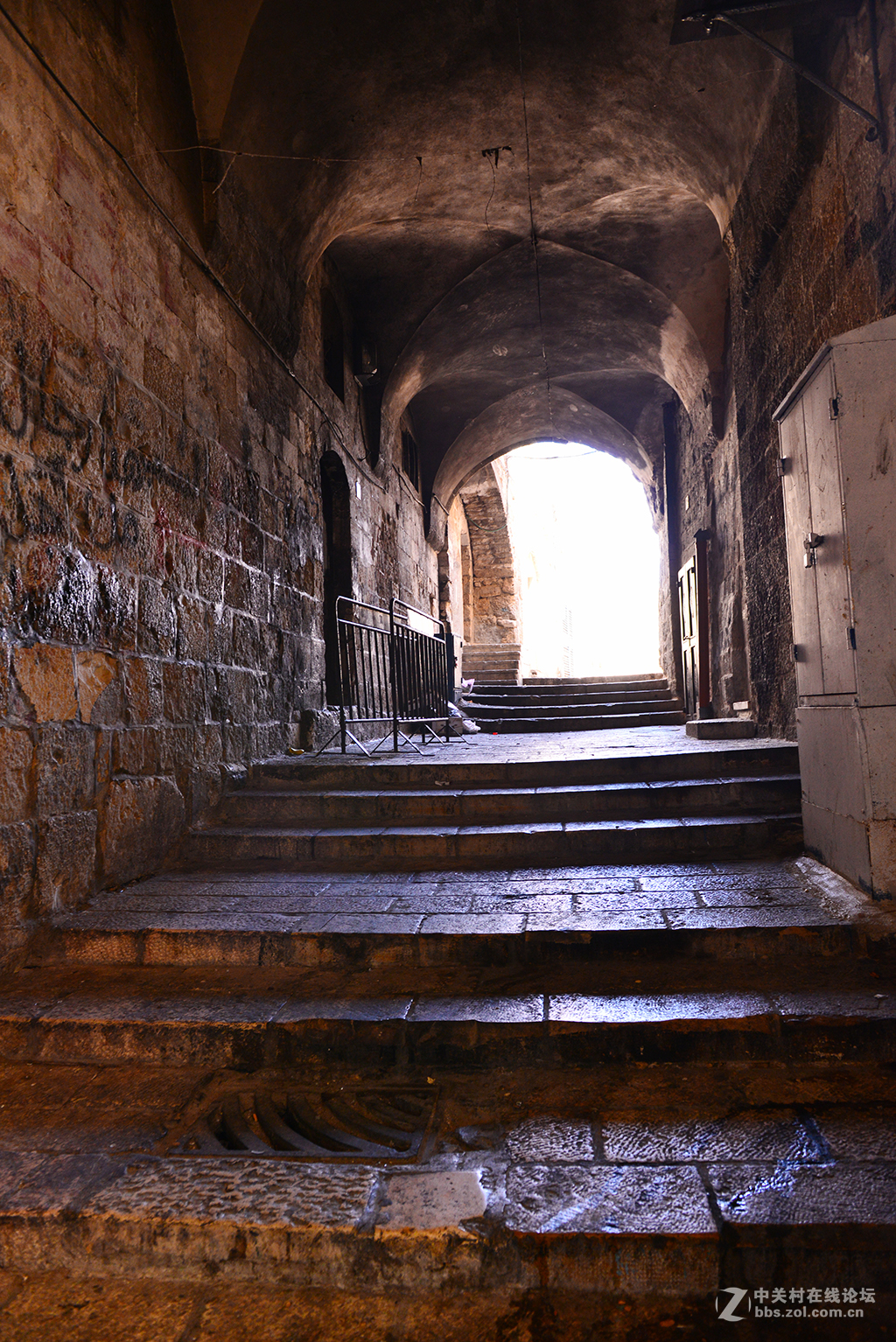 以色列旅游（11）-------耶稣背十字架走过的路（苦路）