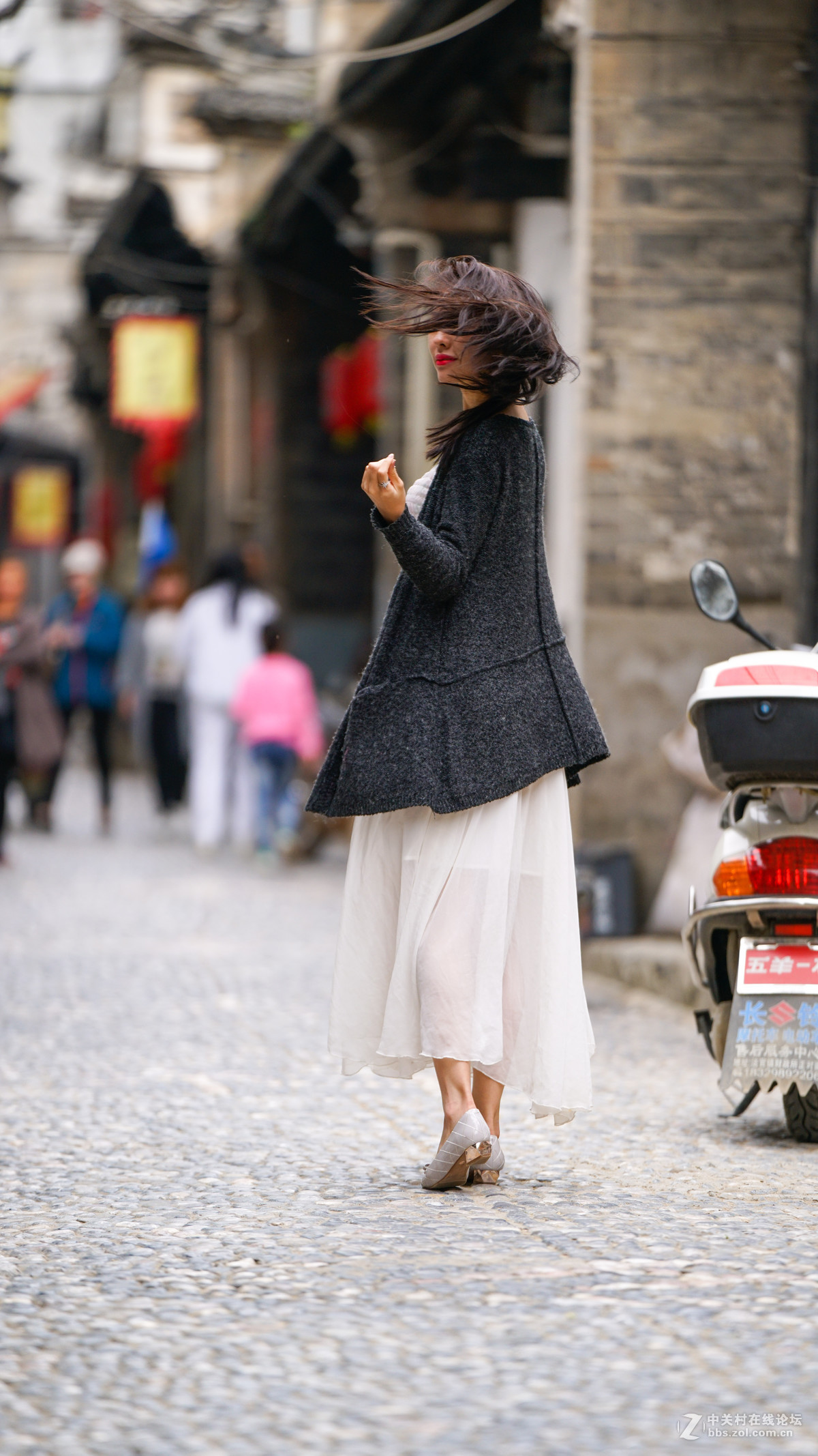 漫川古镇拍安安小魔女