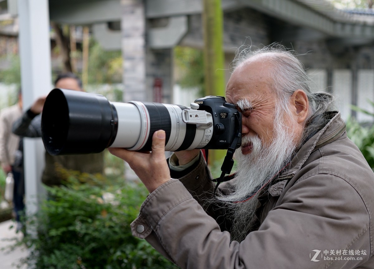 成都玩单反摄影的90岁老爷子