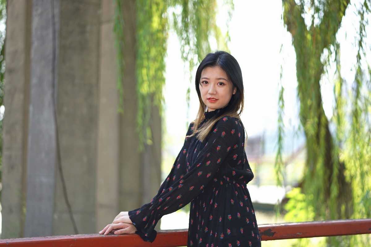 环境人像外拍---新疆女孩在琴台！。。。。。