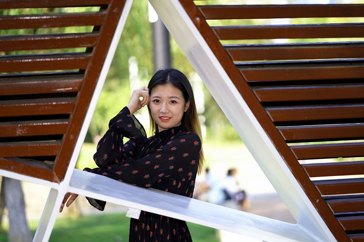 环境人像外拍---新疆女孩在琴台！。。。。。