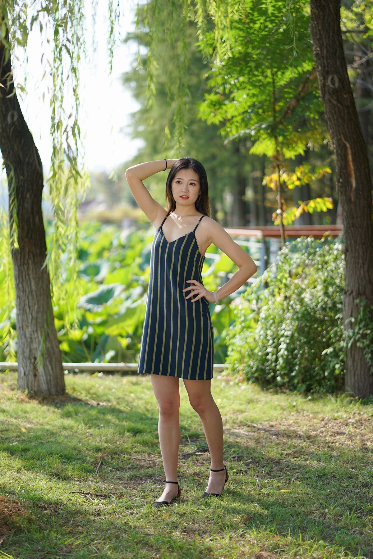 环境人像外拍---新疆女孩在琴台！。。。。。