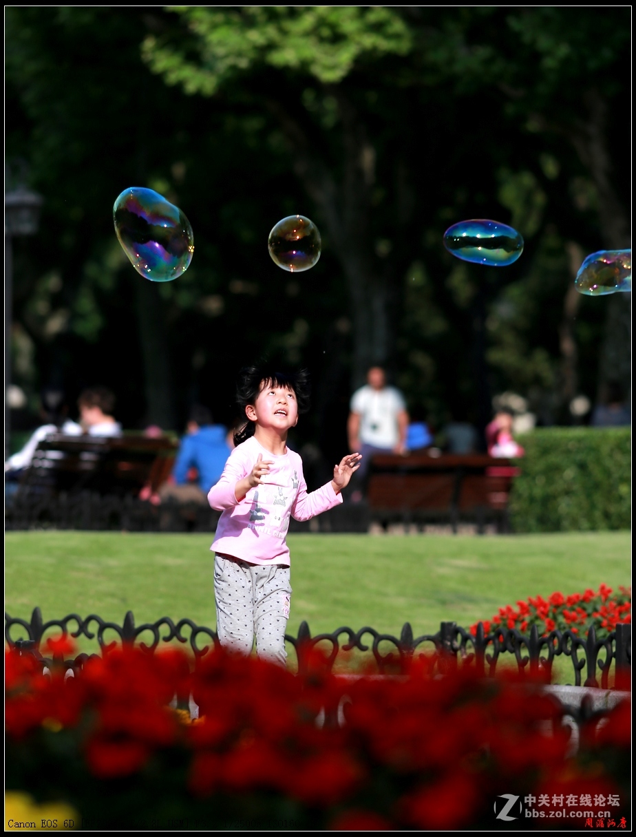 小女儿与肥皂泡