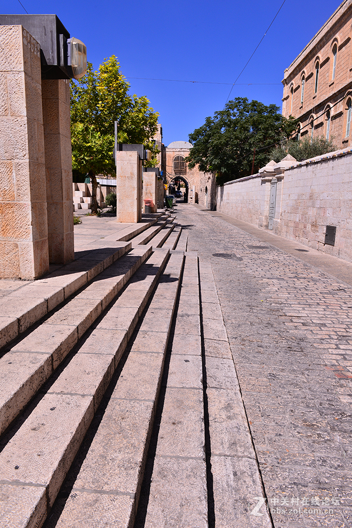 以色列旅游（11）-------耶稣背十字架走过的路（苦路）