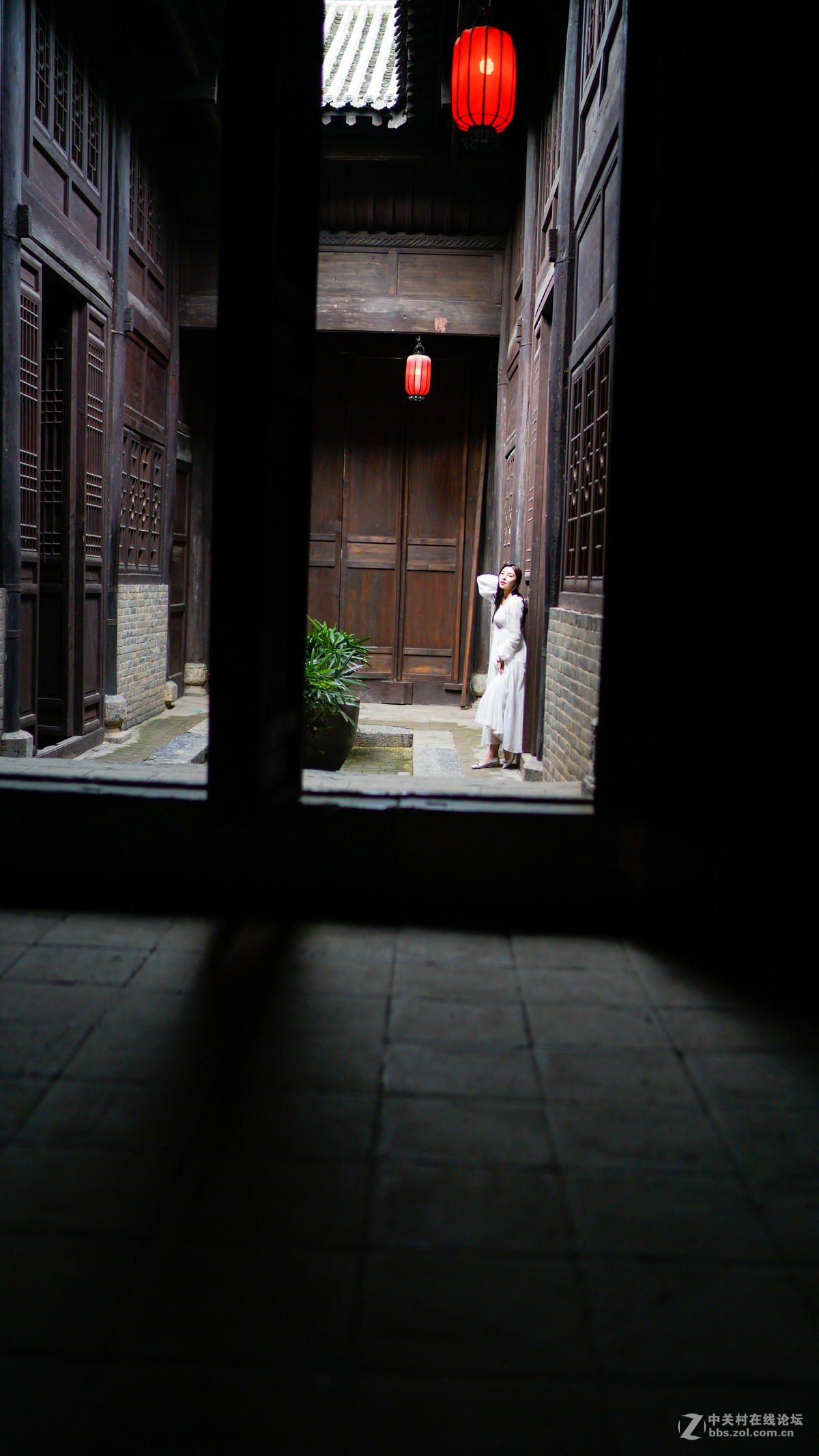 漫川古镇拍安安小魔女