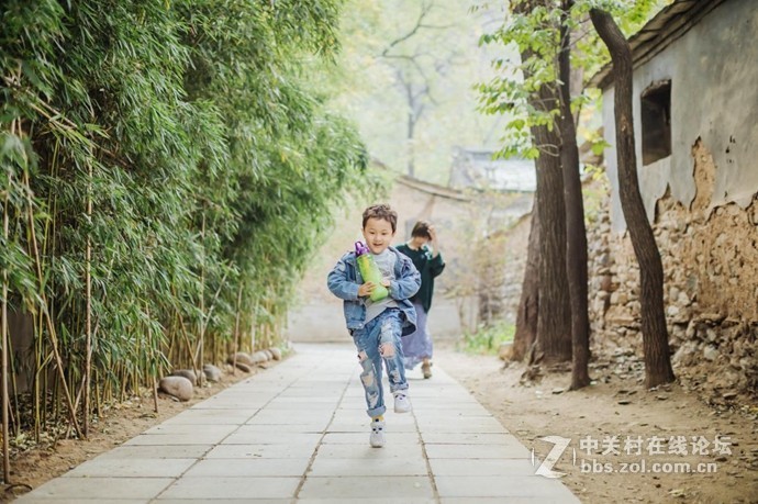 住进获国际大奖的姥姥家，看皮影大戏，逛乡村艺术嘉年华…