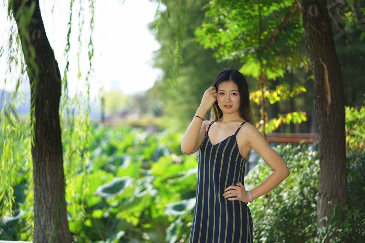 环境人像外拍---新疆女孩在琴台！。。。。。