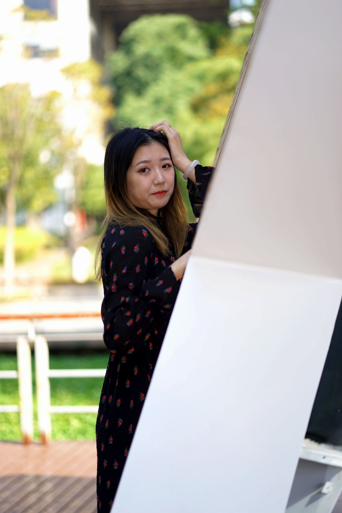 环境人像外拍---新疆女孩在琴台！。。。。。