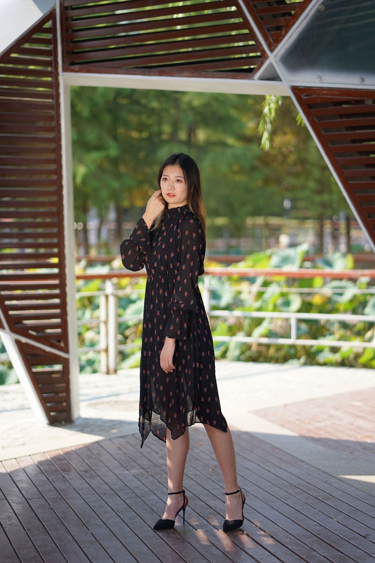 环境人像外拍---新疆女孩在琴台！。。。。。