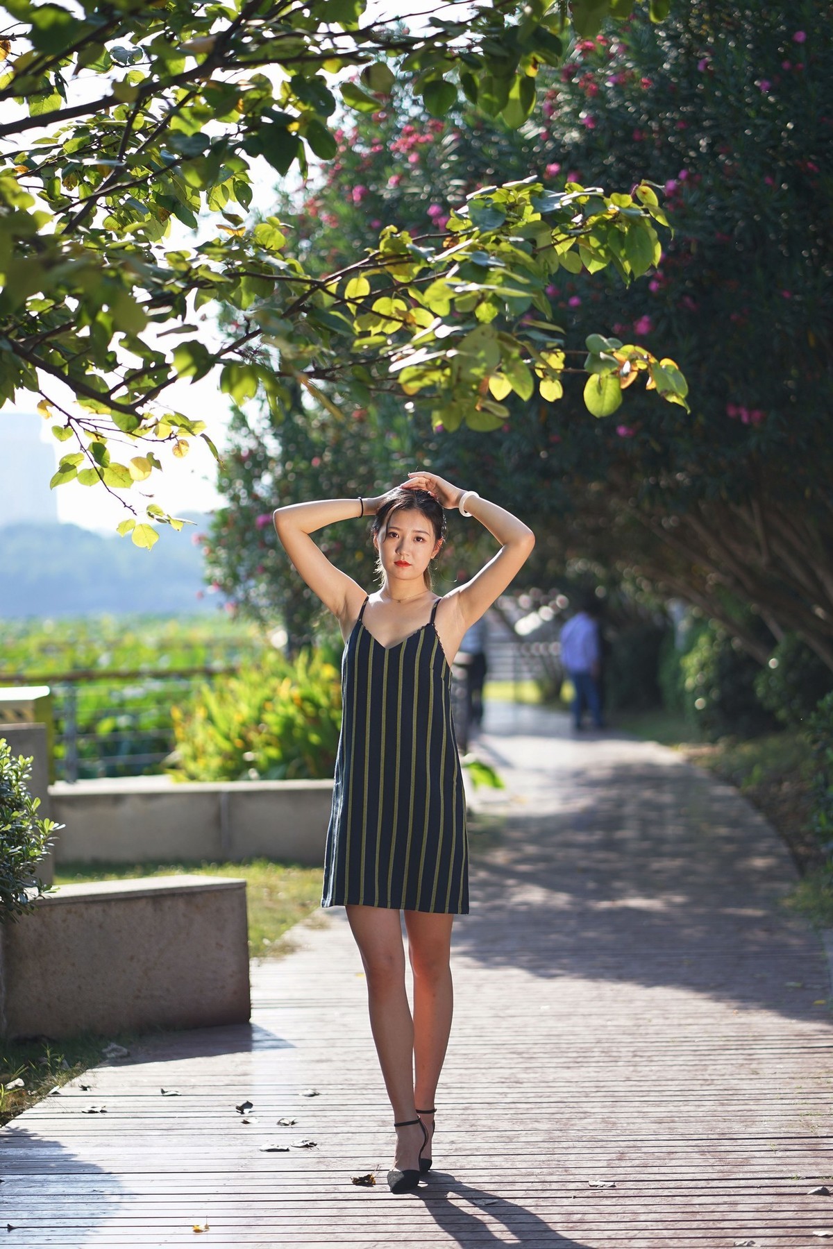 环境人像外拍---新疆女孩在琴台！。。。。。