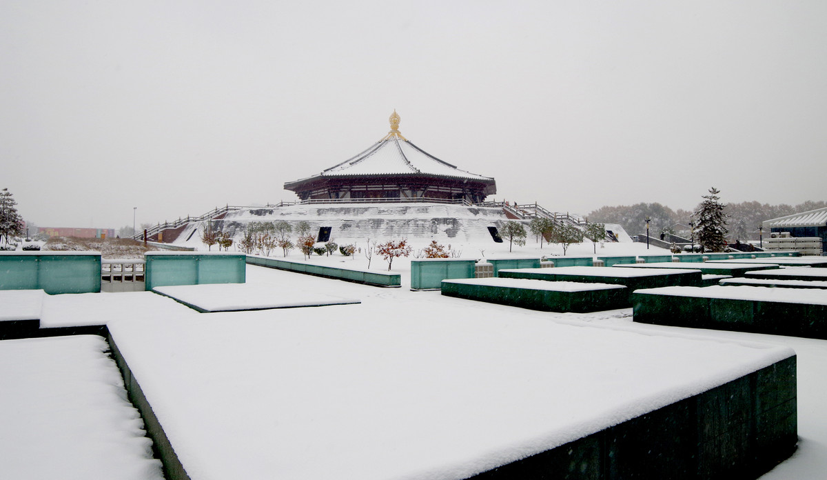 第一场雪。。。仍在哗哗的下