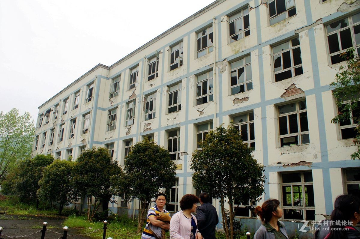 彭州白鹿镇——最牛教学楼