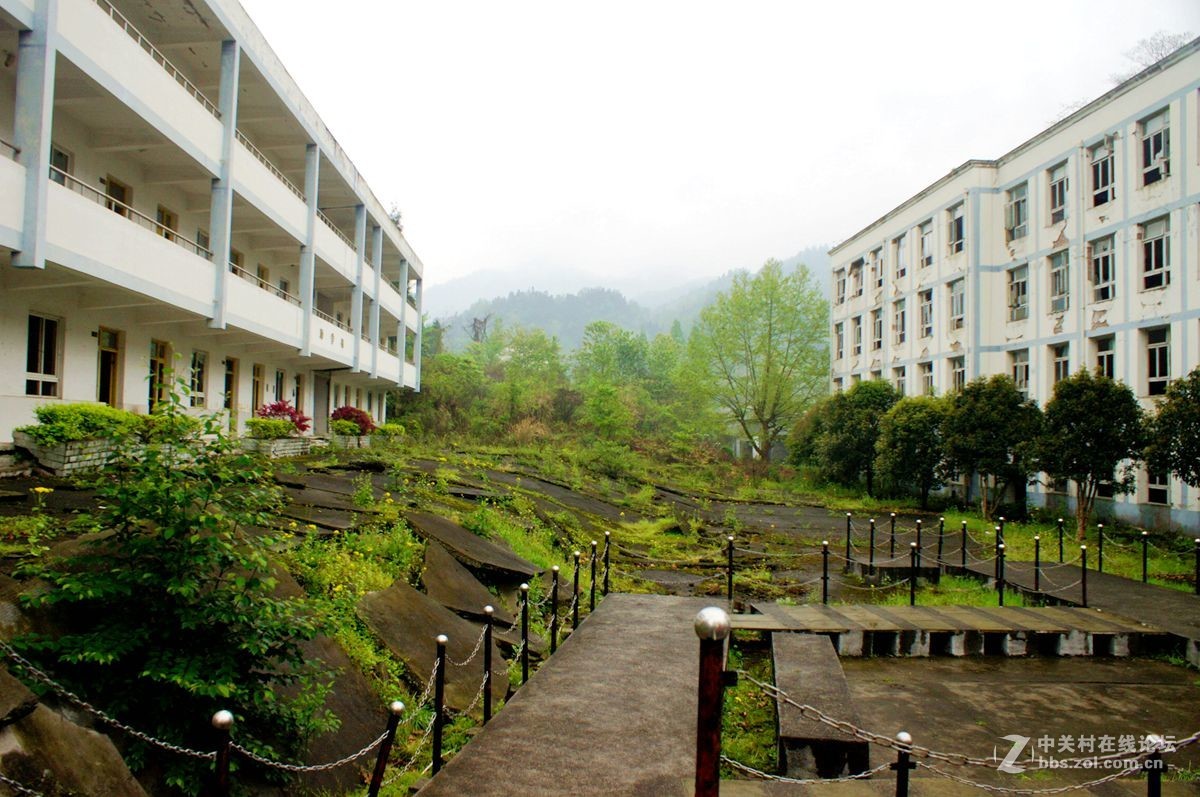 彭州白鹿镇——最牛教学楼