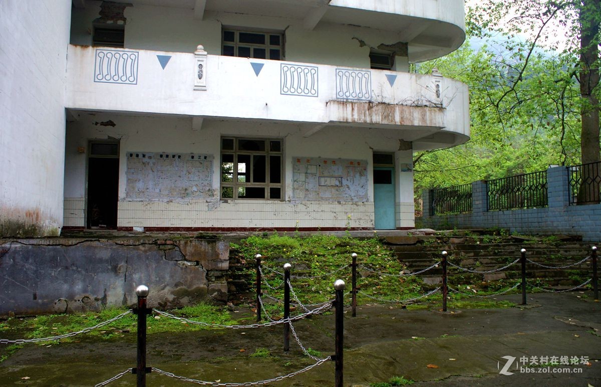 彭州白鹿镇——最牛教学楼