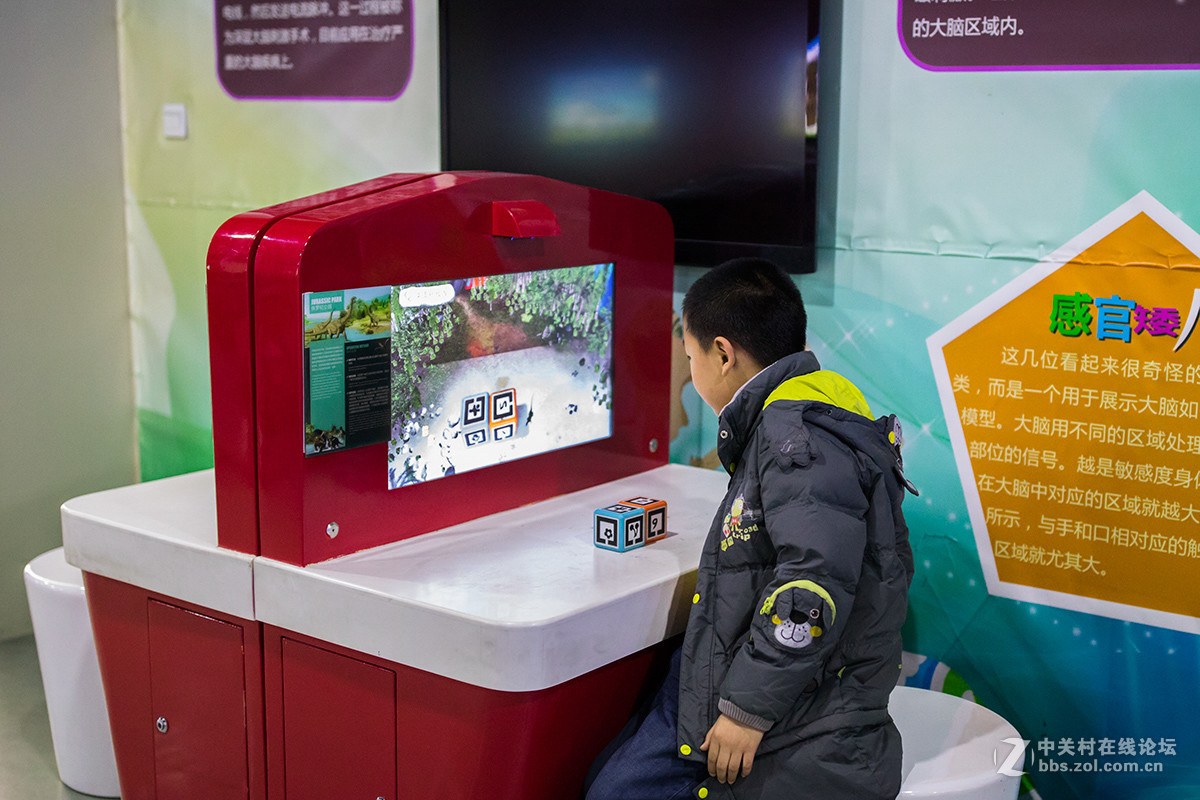 陕西科技馆里的孩子们