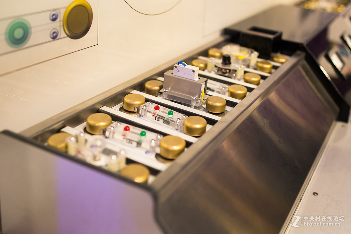 陕西科技馆里的孩子们