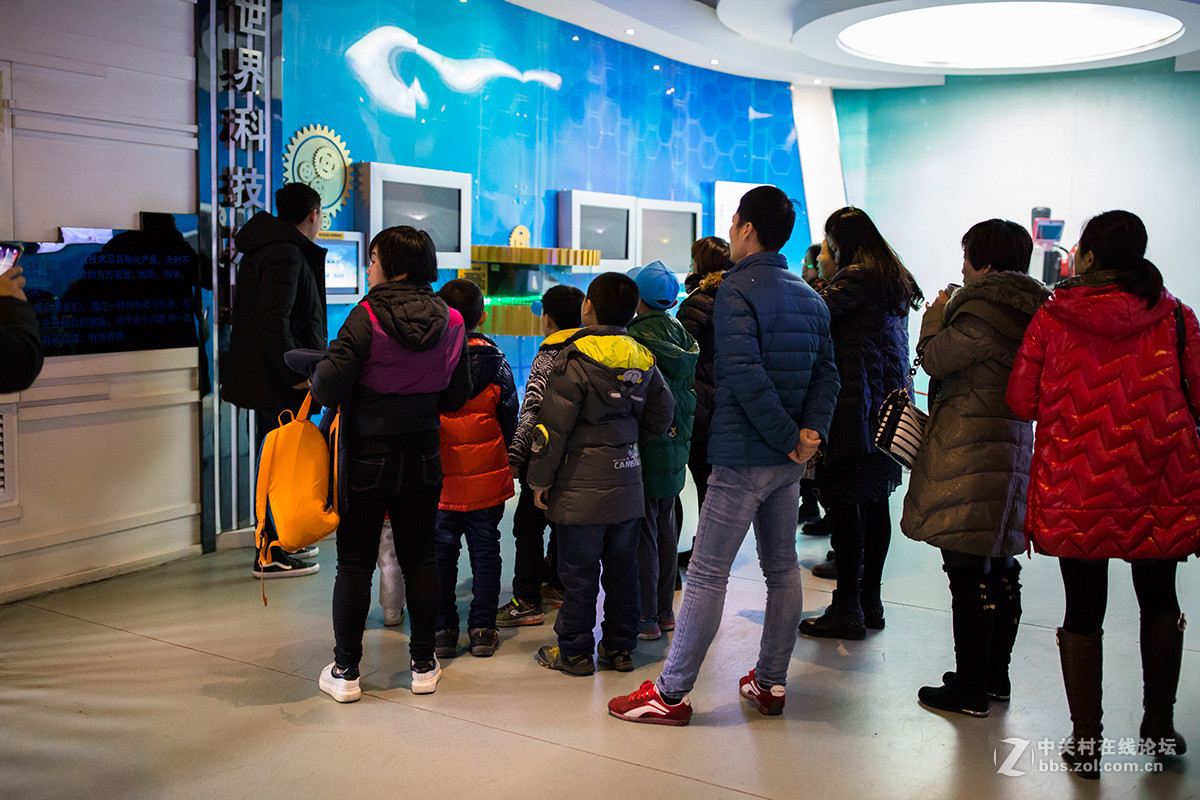 陕西科技馆里的孩子们