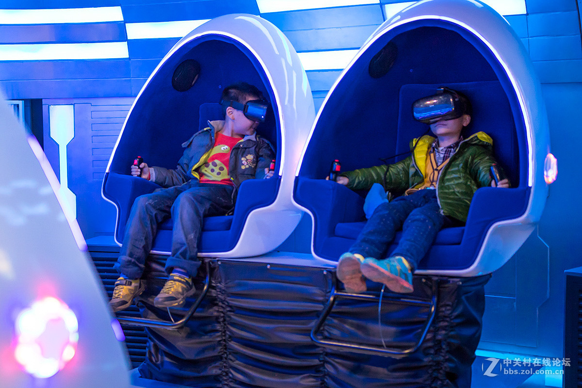 陕西科技馆里的孩子们