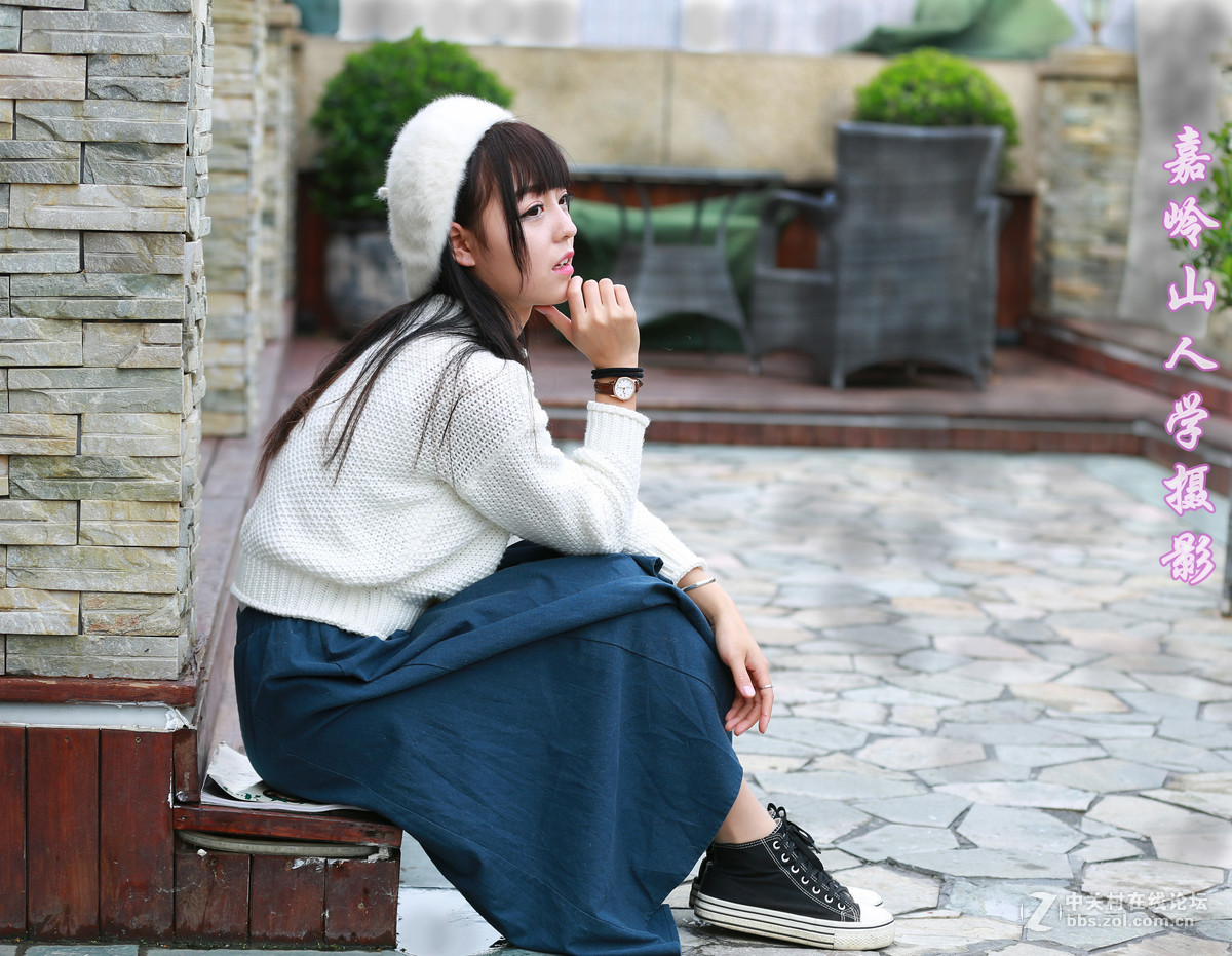 戴白帽的清纯女孩