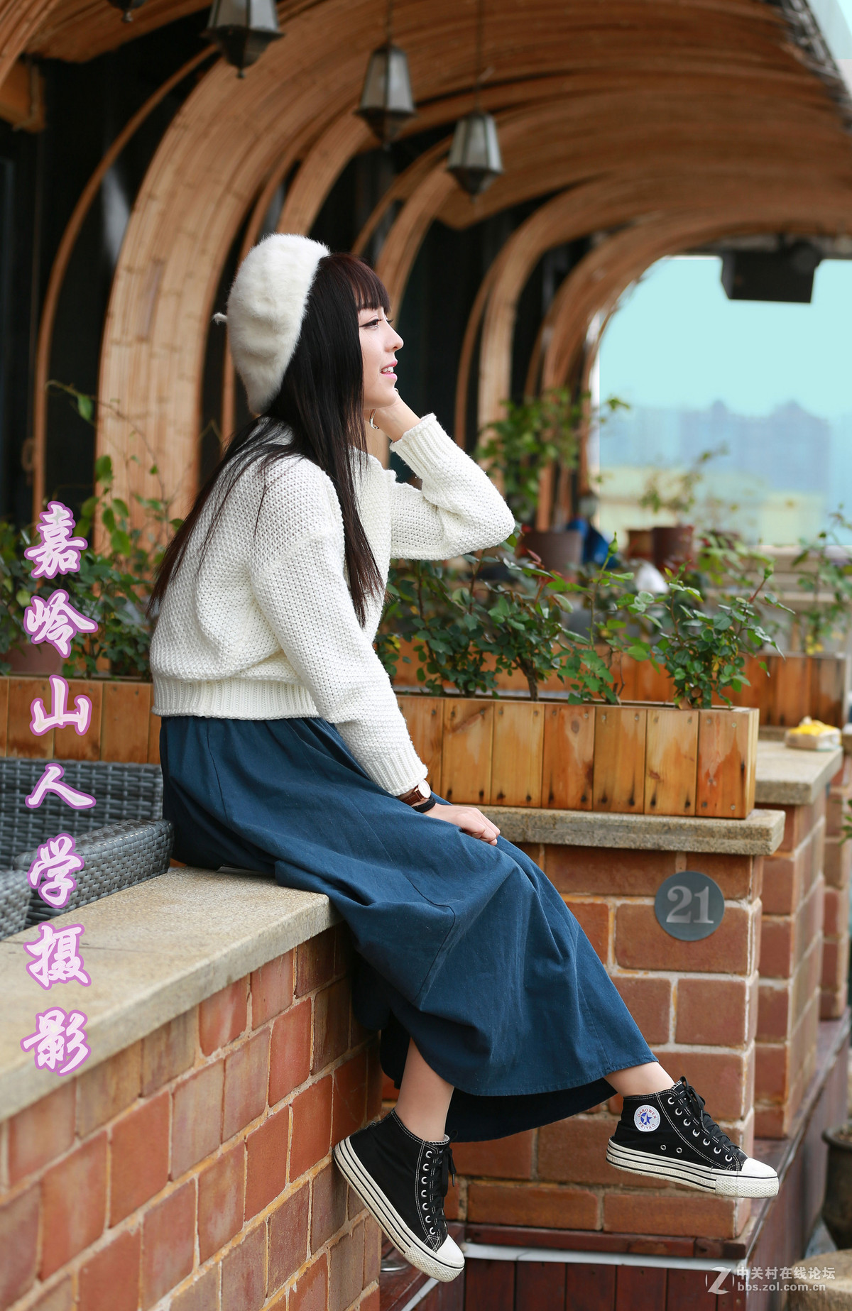 戴白帽的清纯女孩