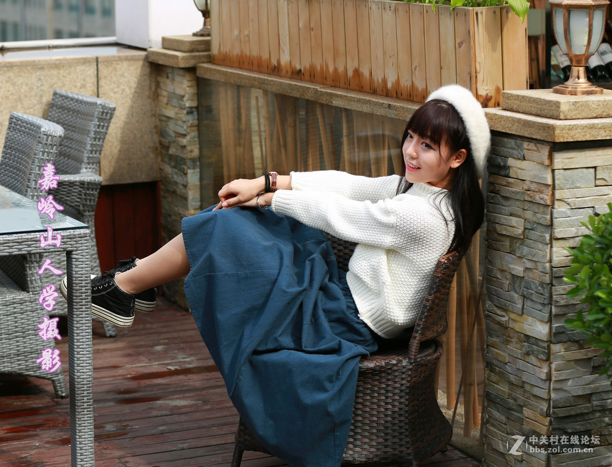 戴白帽的清纯女孩