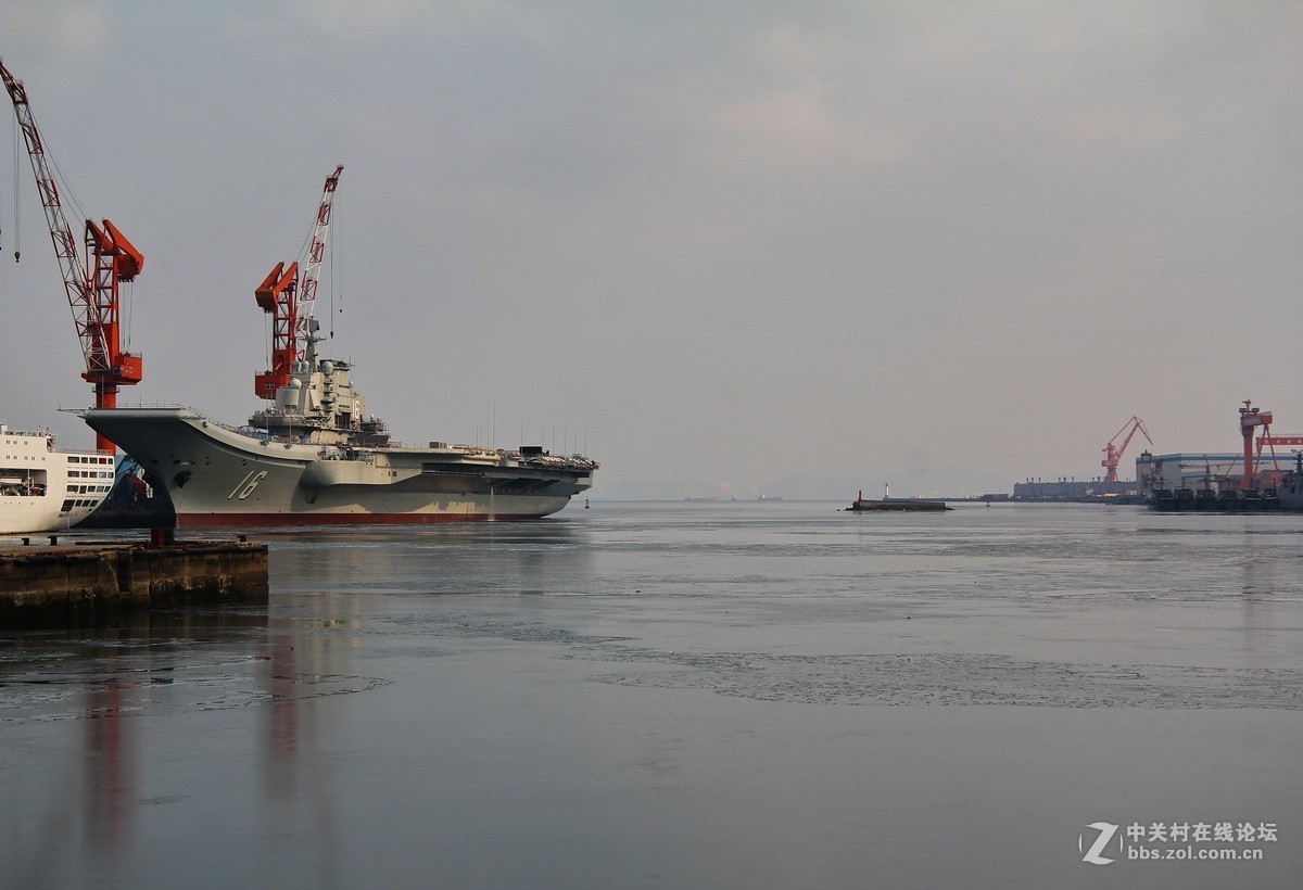 神州游拍——回港休整的辽宁号航母