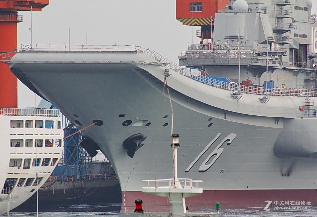 神州游拍——回港休整的辽宁号航母