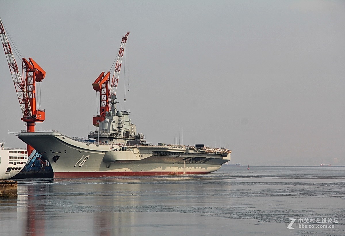 神州游拍——回港休整的辽宁号航母