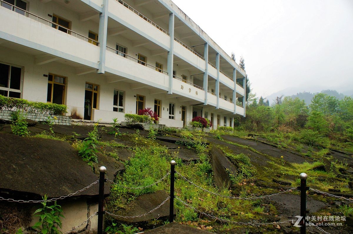 彭州白鹿镇——最牛教学楼