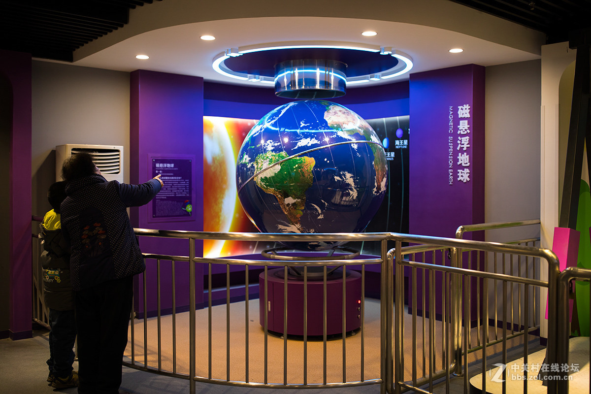 陕西科技馆里的孩子们