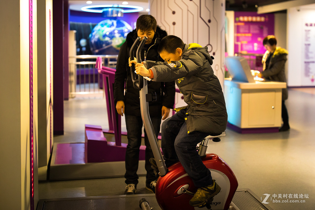 陕西科技馆里的孩子们