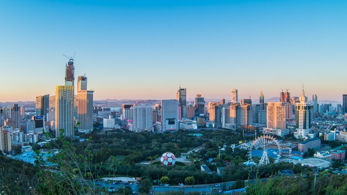 鸟瞰大连电视塔的黄昏时分