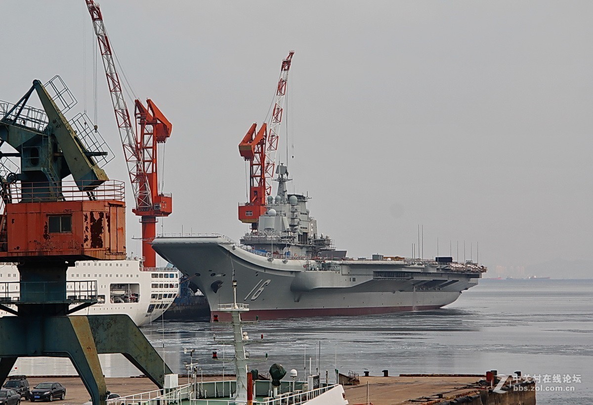 神州游拍——回港休整的辽宁号航母